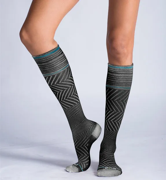 76% Rich Merino Wool Everyday Compression Socks (15-20mmHg) - Zig-Zag