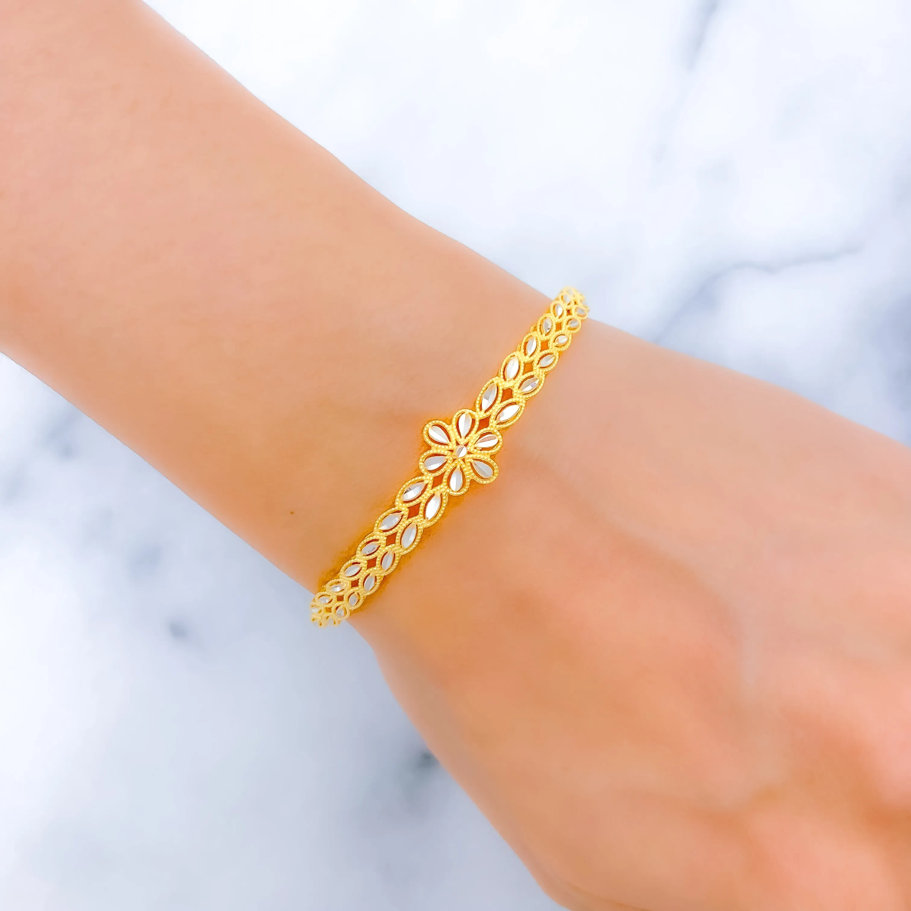 Attractive Sleek Floral Bangle Bracelet