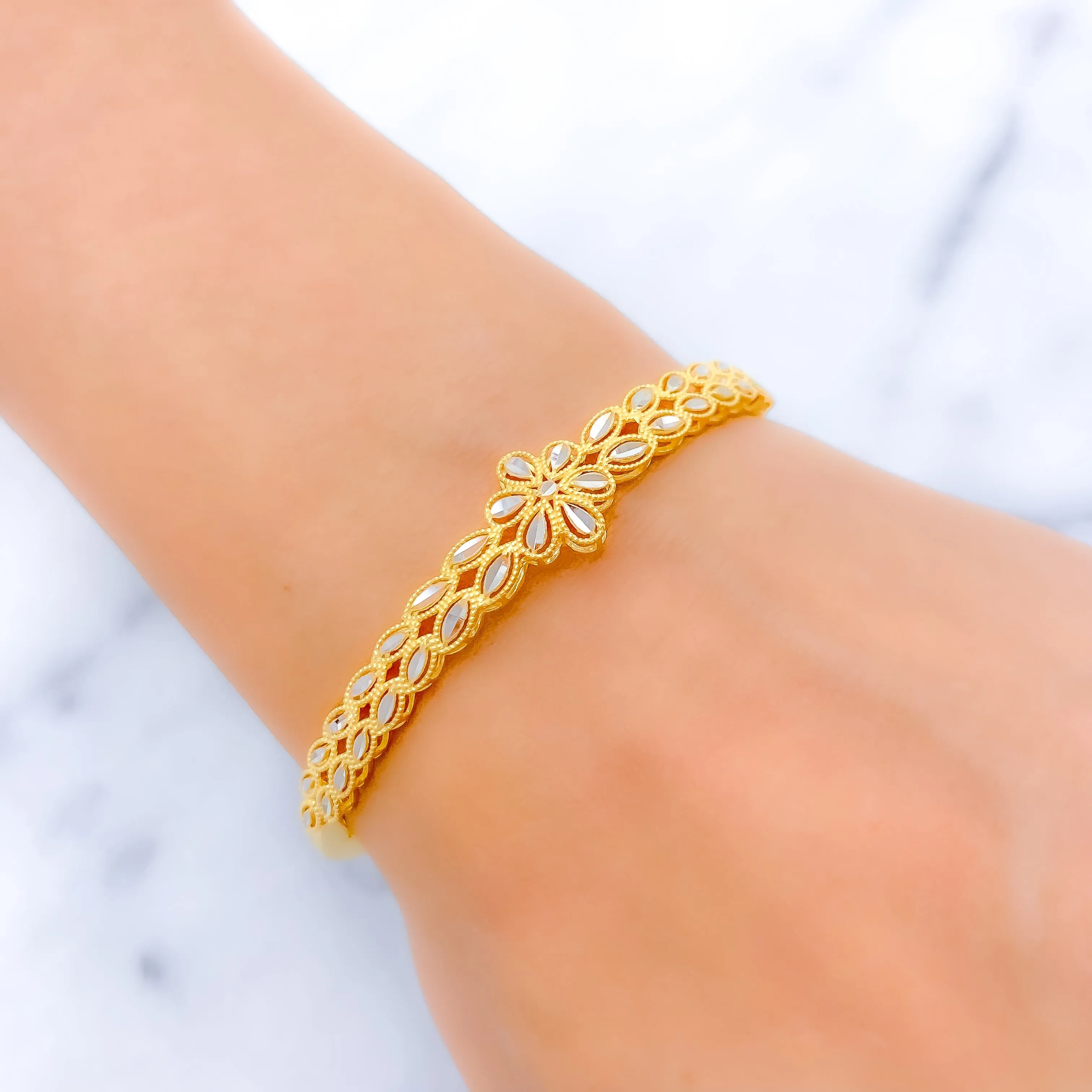 Attractive Sleek Floral Bangle Bracelet