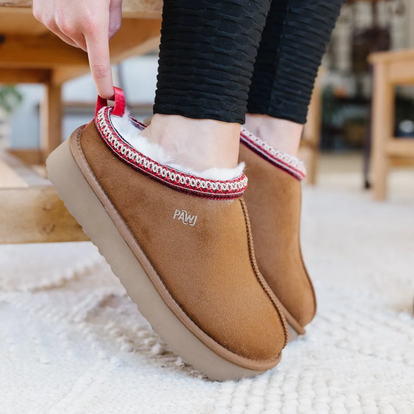 PAWJ Roe Clog | Chestnut / Aspen Snow